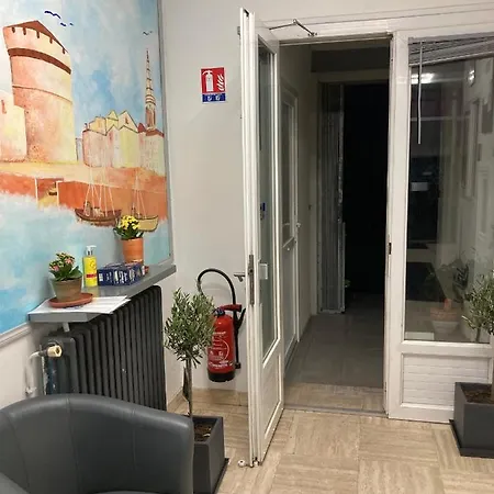 Les Rosiers 3* לה רושל