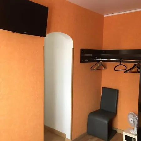 Отель Les Rosiers 3*